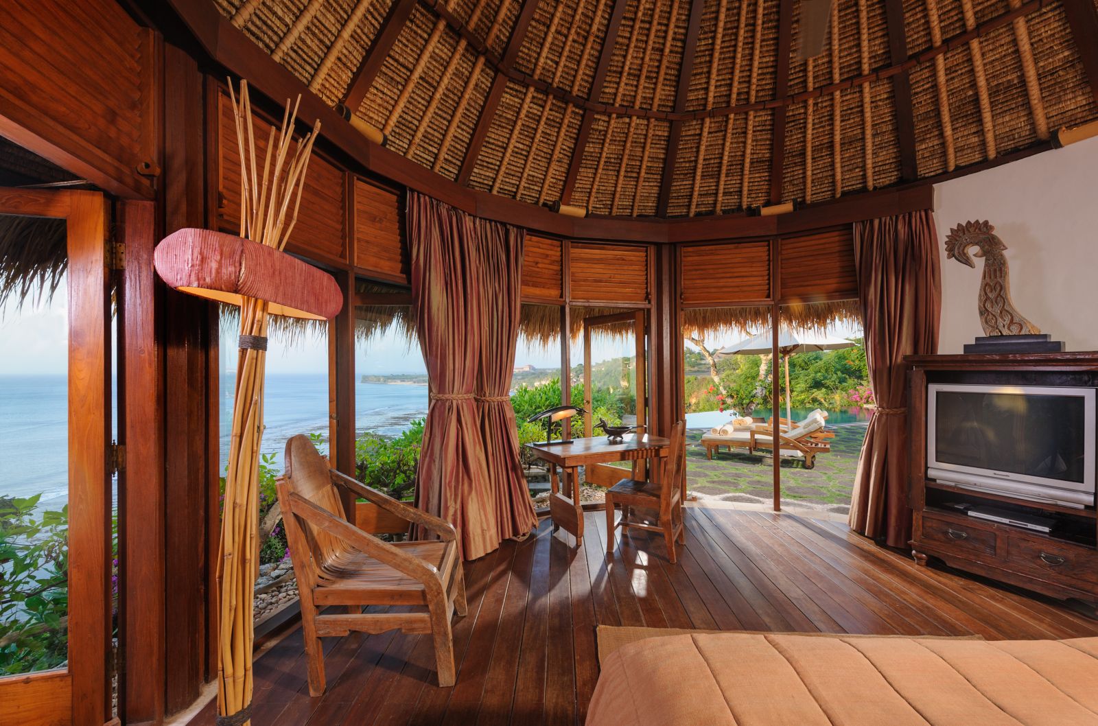 BALI'S MOST ICONIC CLIFF-TOP VILLA